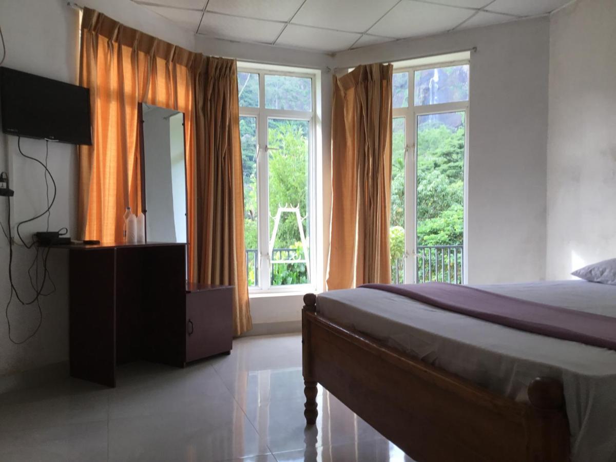 Diyaluma Falls Inn Koslanda Ngoại thất bức ảnh